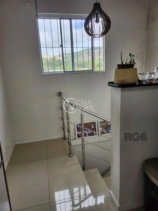 Casa à venda com 4 quartos, 97m², 1 suíte, 7 vagas, Rua Sargento Manoel Arruda no bairro Jardim Carvalho em Porto Alegre