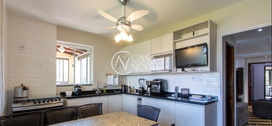 Casa Comercial à venda com 3 quartos, 200m², 3 vagas, Rua Doutor Barcelos no bairro Tristeza em Porto Alegre