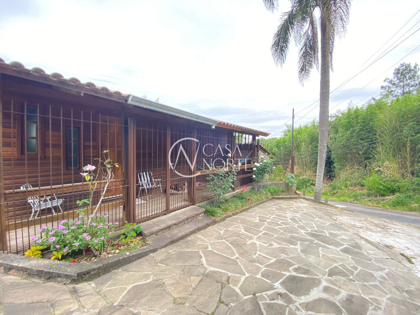 Casa à venda com 3 quartos, 134m², 2 vagas, Acesso Hélio Alves da Rocha no bairro Vila Nova em Porto Alegre