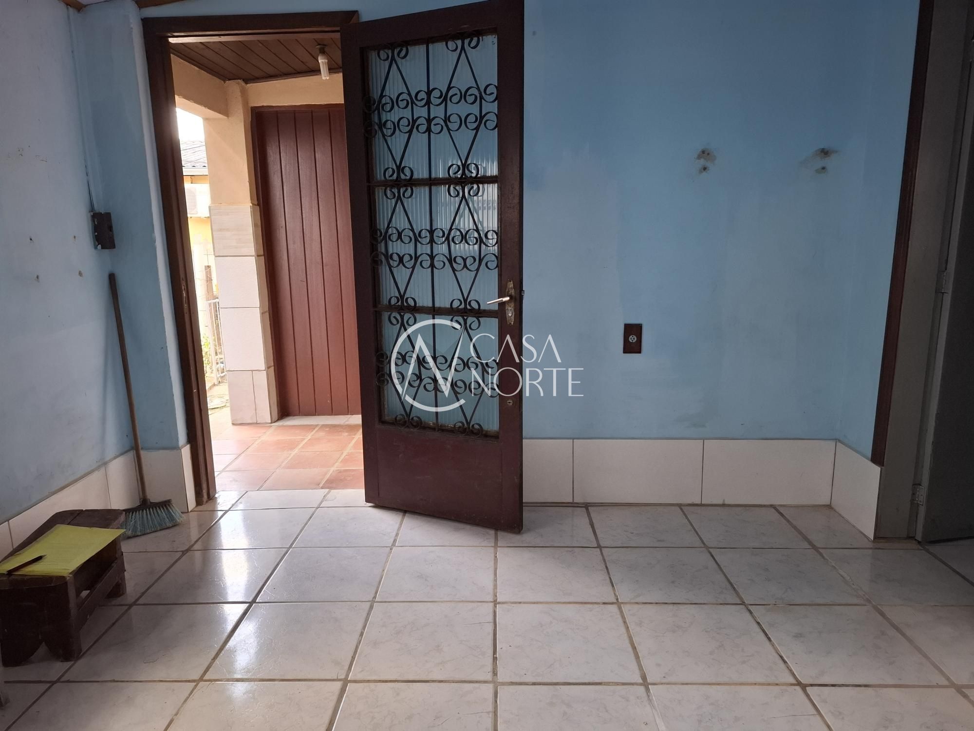 Casa à venda com 2 quartos, 70m², 1 vaga, Avenida da Cavalhada no bairro Cavalhada em Porto Alegre