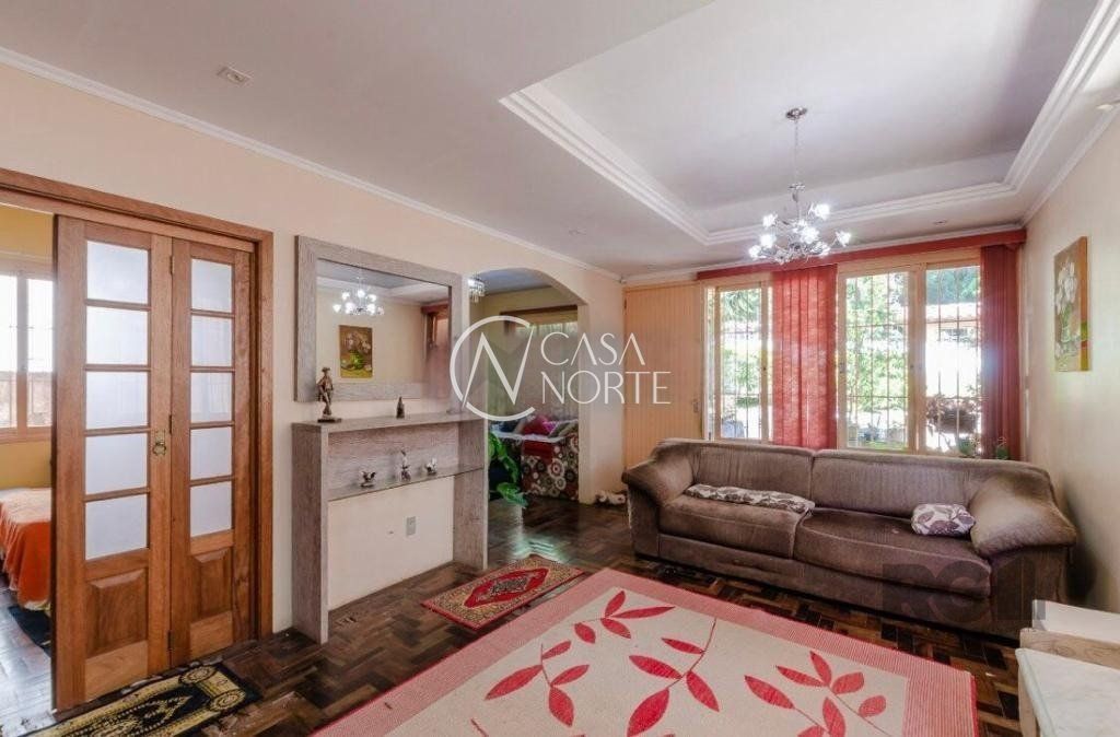 Casa à venda com 6 quartos, 408m², 1 suíte, 6 vagas, Rua Padre João Batista Reus no bairro Vila Conceição em Porto Alegre