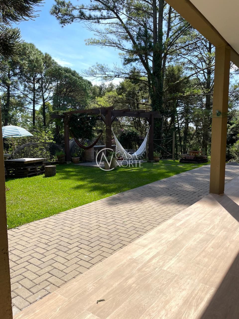 Casa de Condomínio à venda com 5 quartos, 480m², 3 suítes, 3 vagas, Rua Vitório Carassai no bairro São José em Porto Alegre