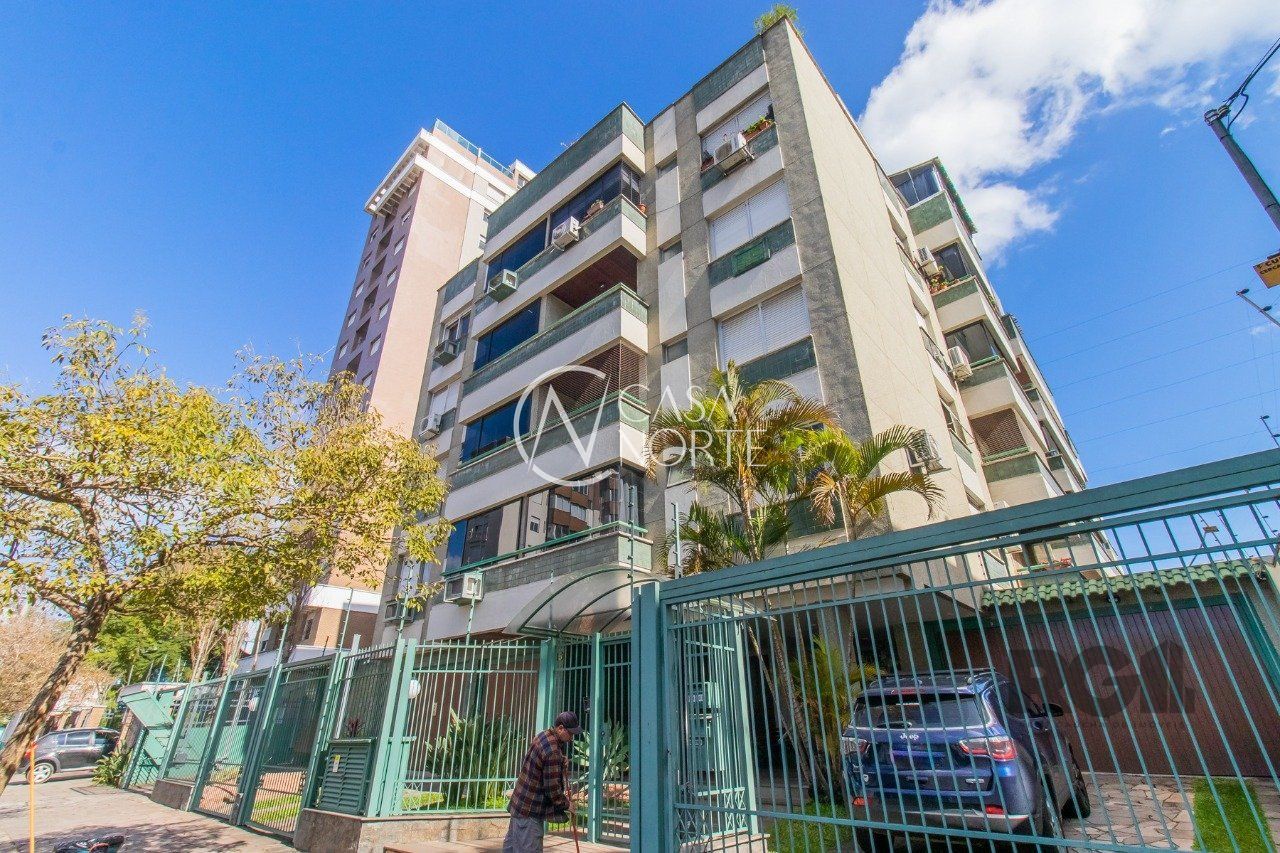 Cobertura à venda com 4 quartos, 243m², 2 suítes, 2 vagas, Rua São Francisco no bairro Santana em Porto Alegre