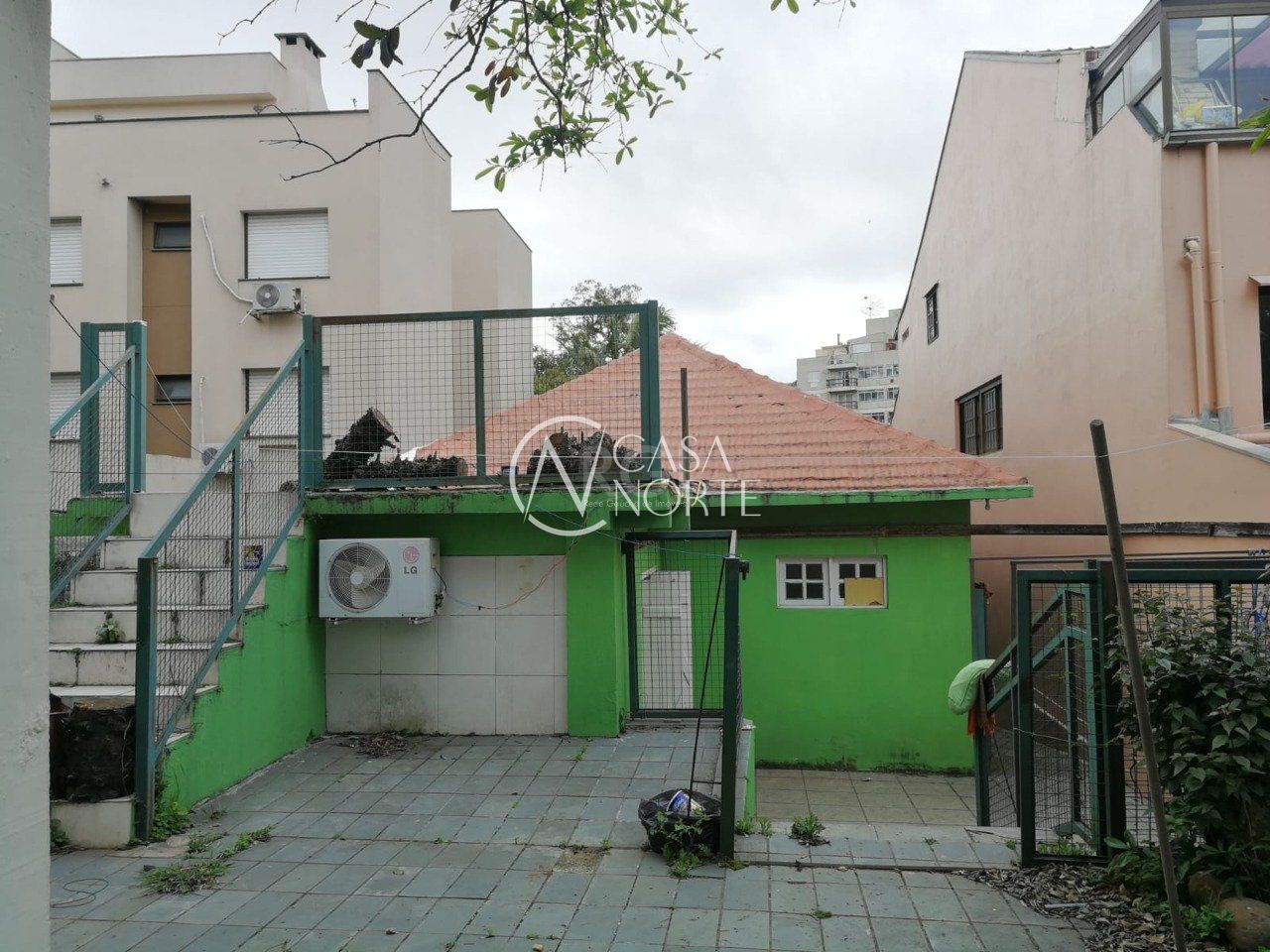 Casa à venda com 3 quartos, 170m², 3 vagas, Rua Cangussu no bairro Nonoai em Porto Alegre