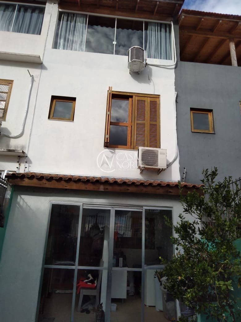 Casa à venda com 4 quartos, 100m², 2 suítes, 1 vaga, Rua Antônio Carlos Ribeiro no bairro Guarujá em Porto Alegre