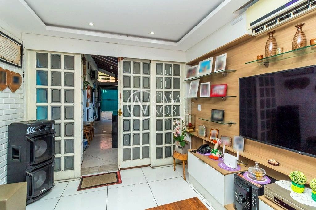 Casa à venda com 3 quartos, 216m², 1 suíte, 2 vagas, Avenida Maceió no bairro Medianeira em Porto Alegre