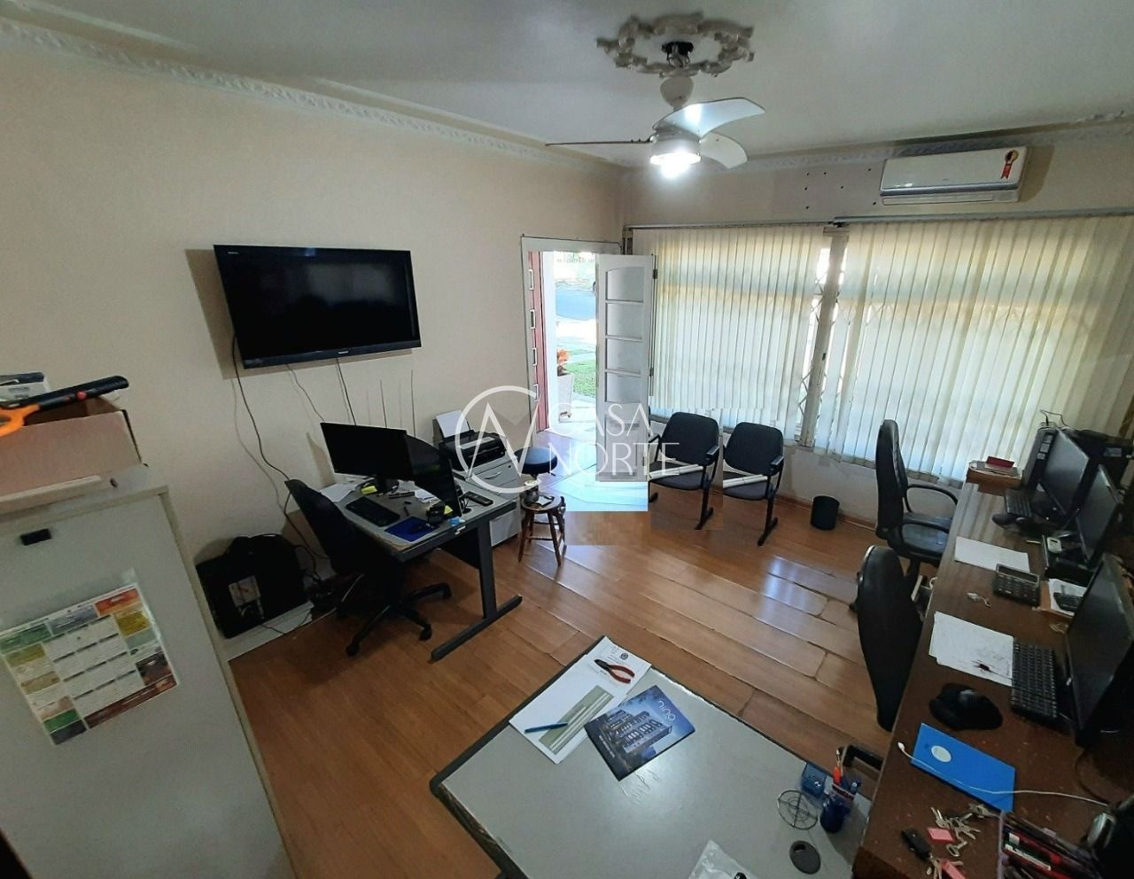 Casa à venda com 4 quartos, 300m², 5 vagas, Avenida Clemenciano Barnasque no bairro Teresópolis em Porto Alegre