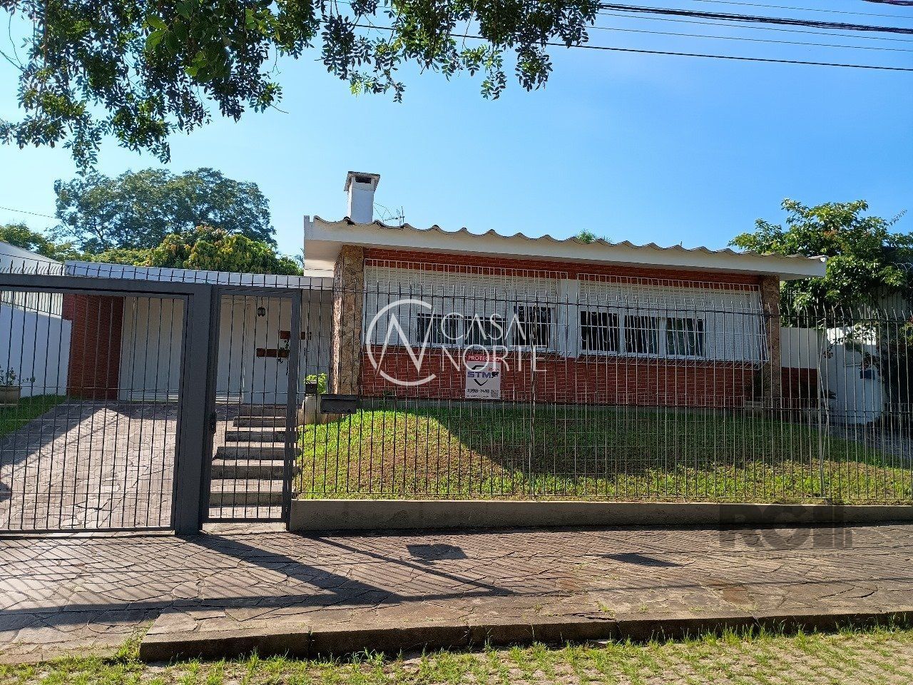 Casa de Condomínio à venda com 3 quartos, 198m², 1 suíte, 2 vagas, Rua Carlos Júlio Becker no bairro Tristeza em Porto Alegre