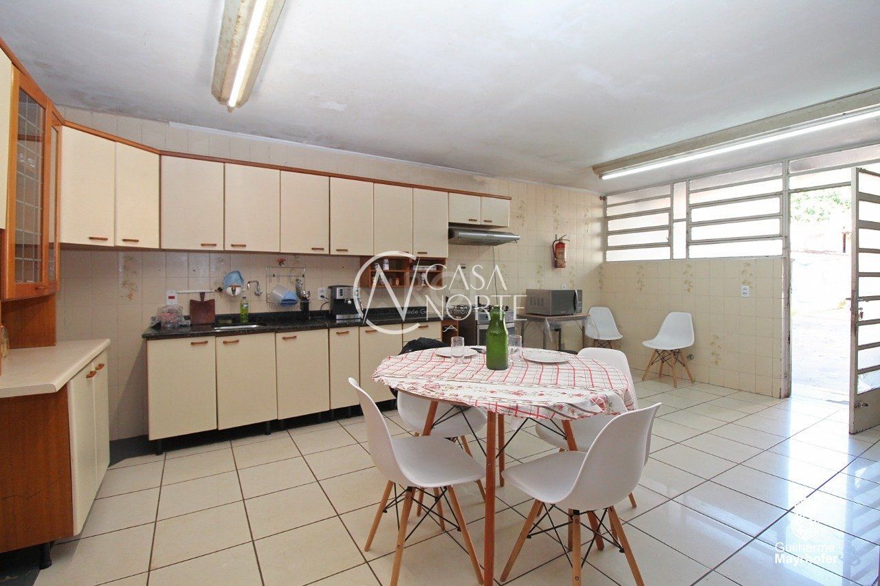 Casa à venda com 4 quartos, 526m², 2 suítes, 4 vagas, Rua Marechal Mesquita no bairro Teresópolis em Porto Alegre