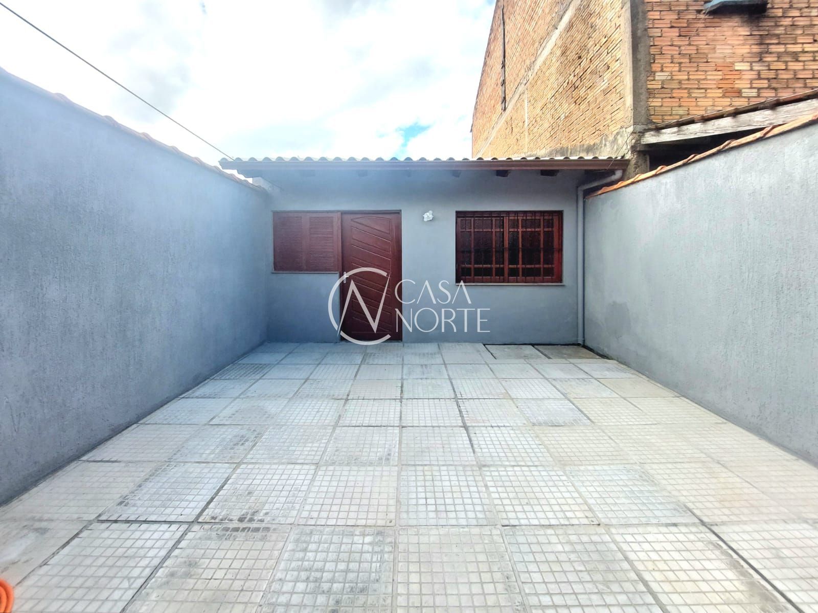 Casa à venda com 2 quartos, 67m², 1 vaga, Rua do Schneider no bairro Hípica em Porto Alegre