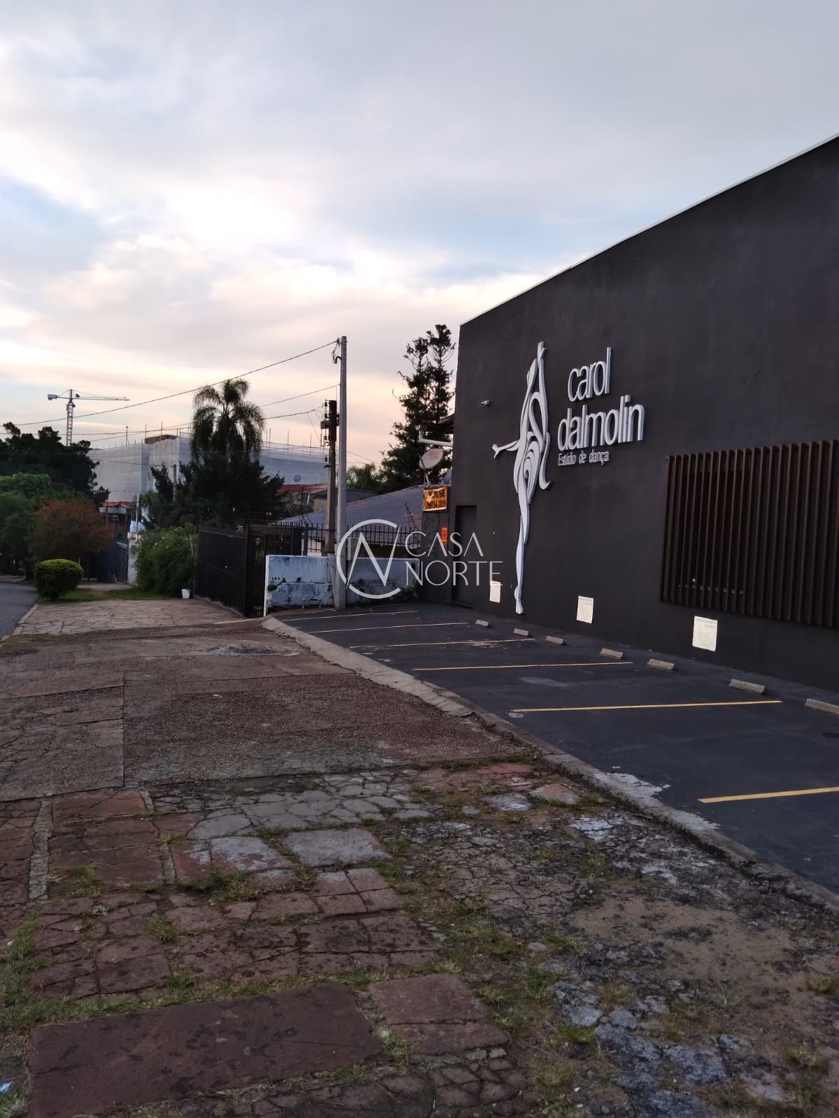 Prédio Comercial à venda , 242m², Rua Carlos Huber no bairro Três Figueiras em Porto Alegre