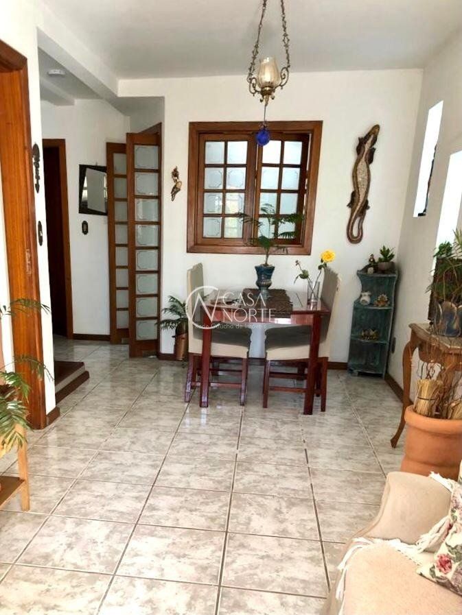 Casa à venda com 3 quartos, 149m², 2 suítes, 2 vagas, Rua Liberal no bairro Tristeza em Porto Alegre