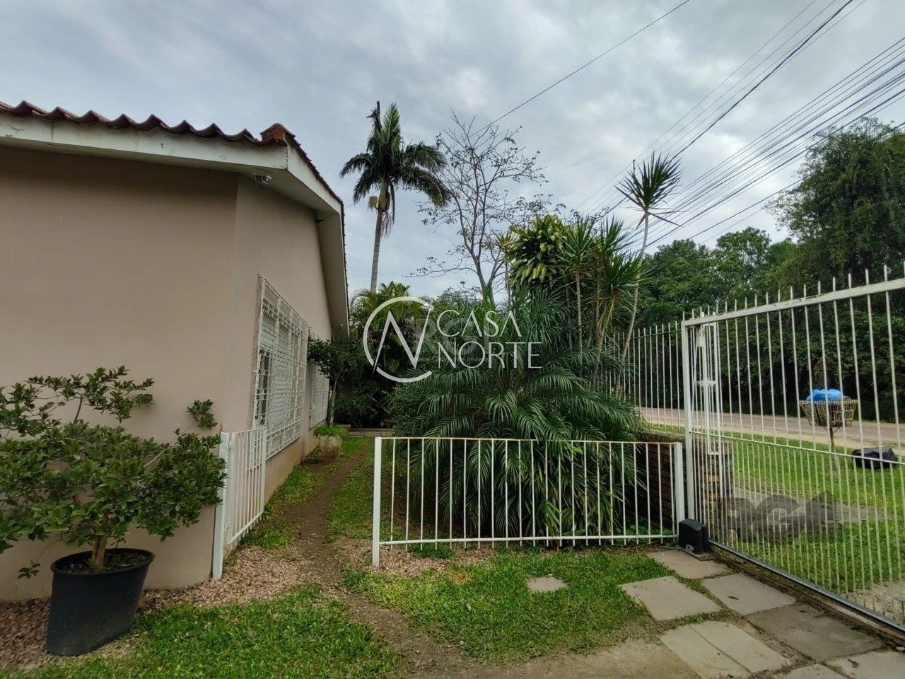 Casa à venda com 3 quartos, 120m², 2 vagas, Rua Eustáquio Inácio da Silveira no bairro Belém Novo em Porto Alegre