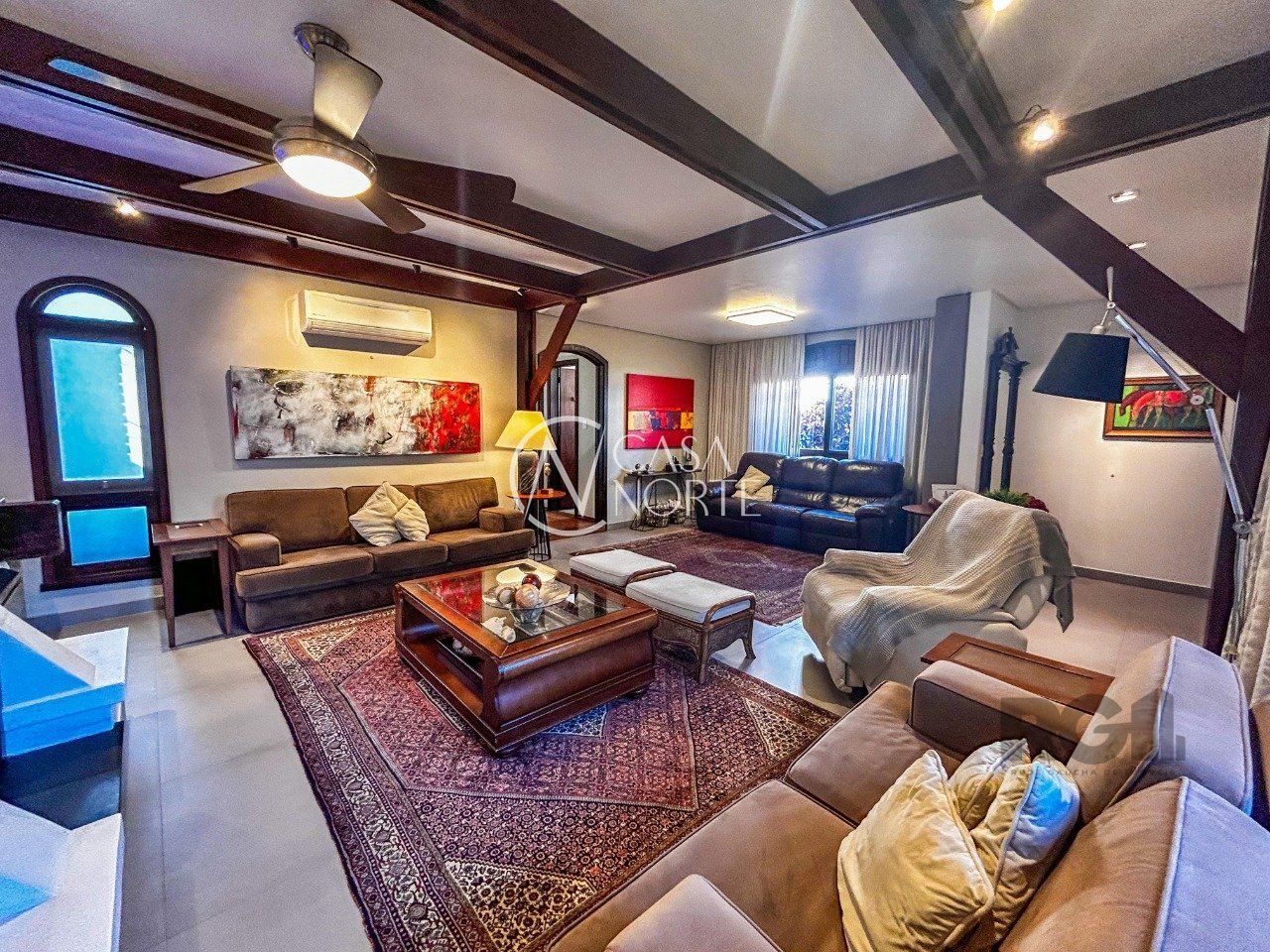 Casa à venda com 3 quartos, 309m², 2 suítes, 5 vagas, Rua Inhanduí no bairro Cristal em Porto Alegre