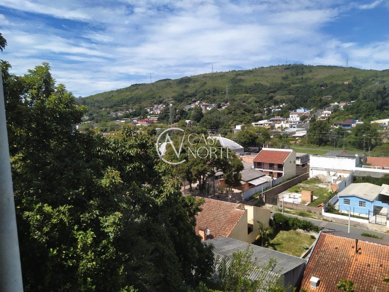 Casa à venda com 5 quartos, 270m², 2 suítes, 2 vagas, Rua Aristides Rosa no bairro Jardim Carvalho em Porto Alegre