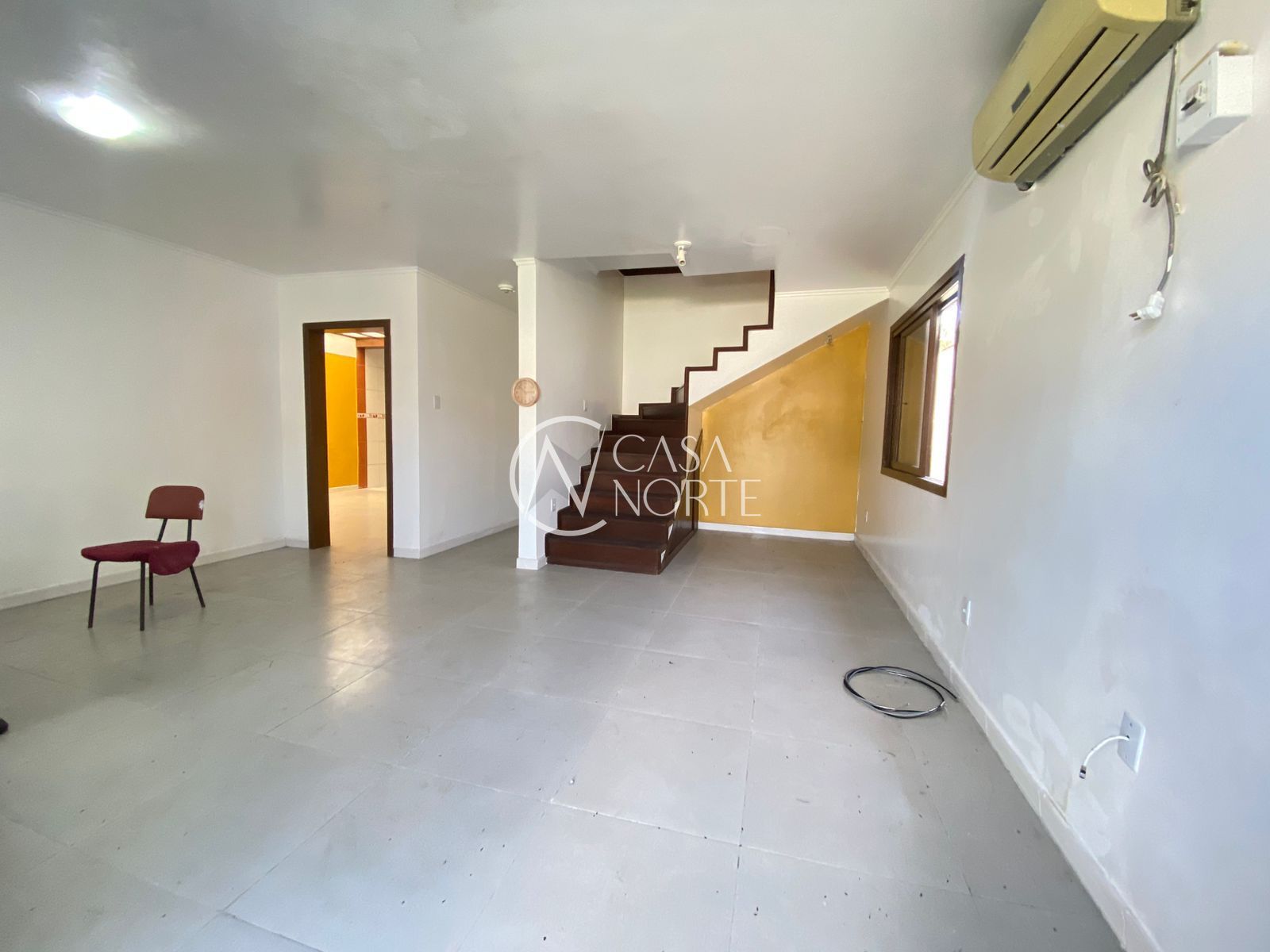 Casa à venda com 3 quartos, 2 suítes, 2 vagas, Rua Doutor Mário Totta no bairro Tristeza em Porto Alegre