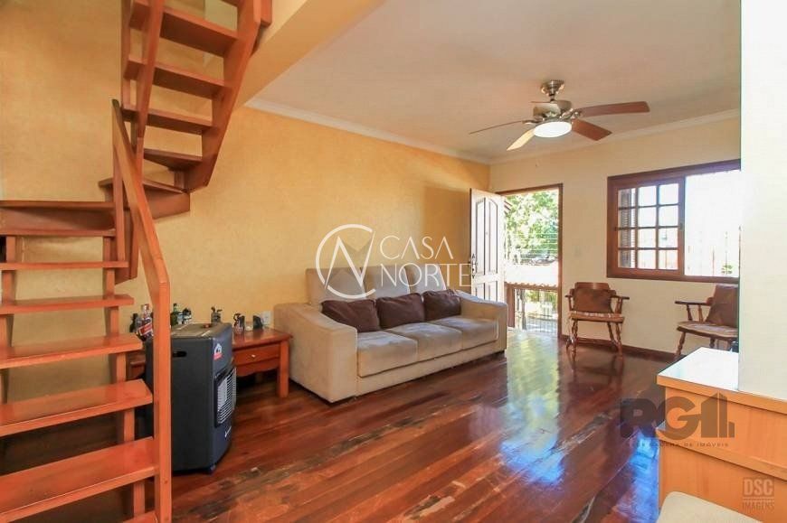 Casa à venda com 3 quartos, 205m², 1 suíte, 3 vagas, Rua Landel de Moura no bairro Tristeza em Porto Alegre