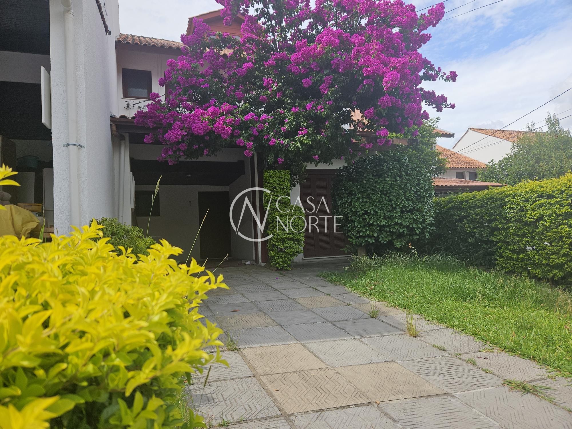 Casa de Condomínio à venda com 4 quartos, 129m², 1 suíte, 3 vagas, Avenida Eduardo Prado no bairro Cavalhada em Porto Alegre