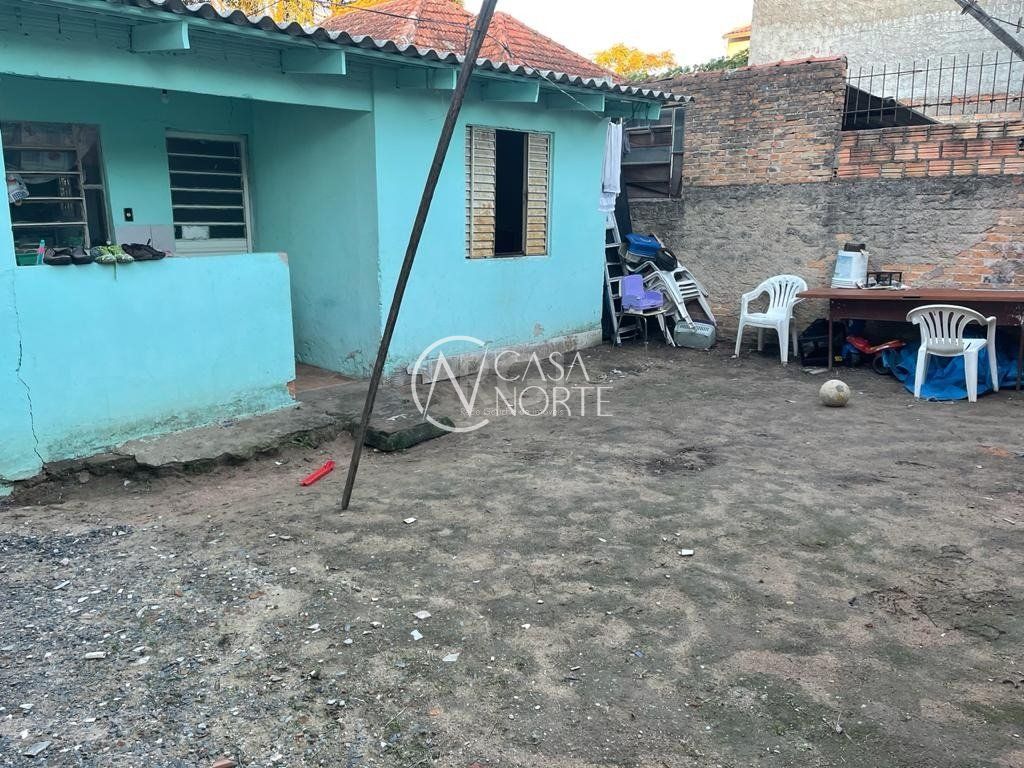 Casa à venda com 3 quartos, 482m², 3 vagas, Rua Professor Joaquim Louzada no bairro Camaquã em Porto Alegre