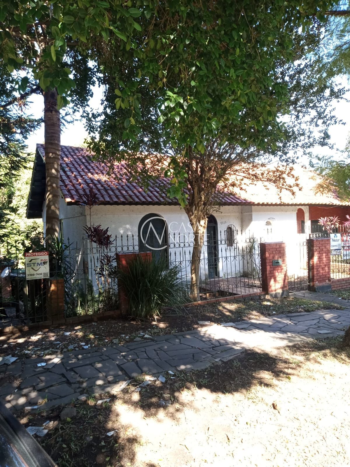 Casa à venda com 3 quartos, 2017m², 1 suíte, 2 vagas, Rua Dea Coufal no bairro Ipanema em Porto Alegre