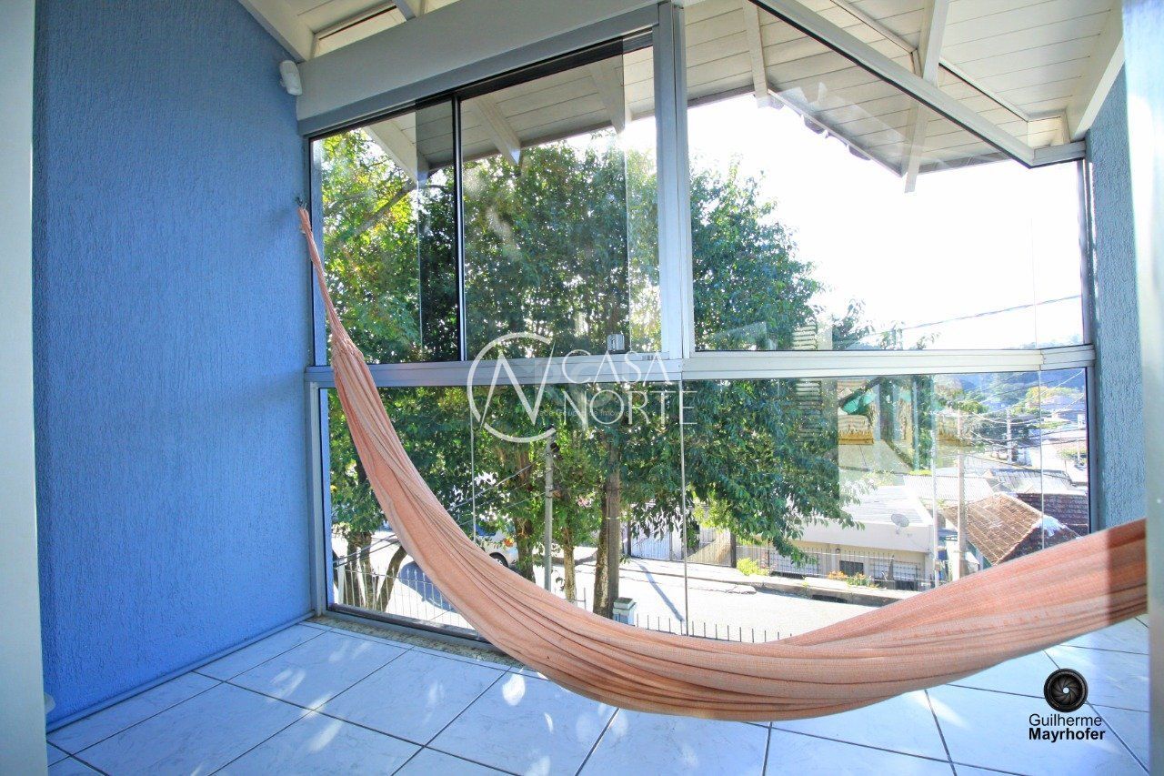 Casa à venda com 3 quartos, 328m², 1 suíte, 3 vagas, Rua Modesto Pereira Pinto no bairro Cavalhada em Porto Alegre