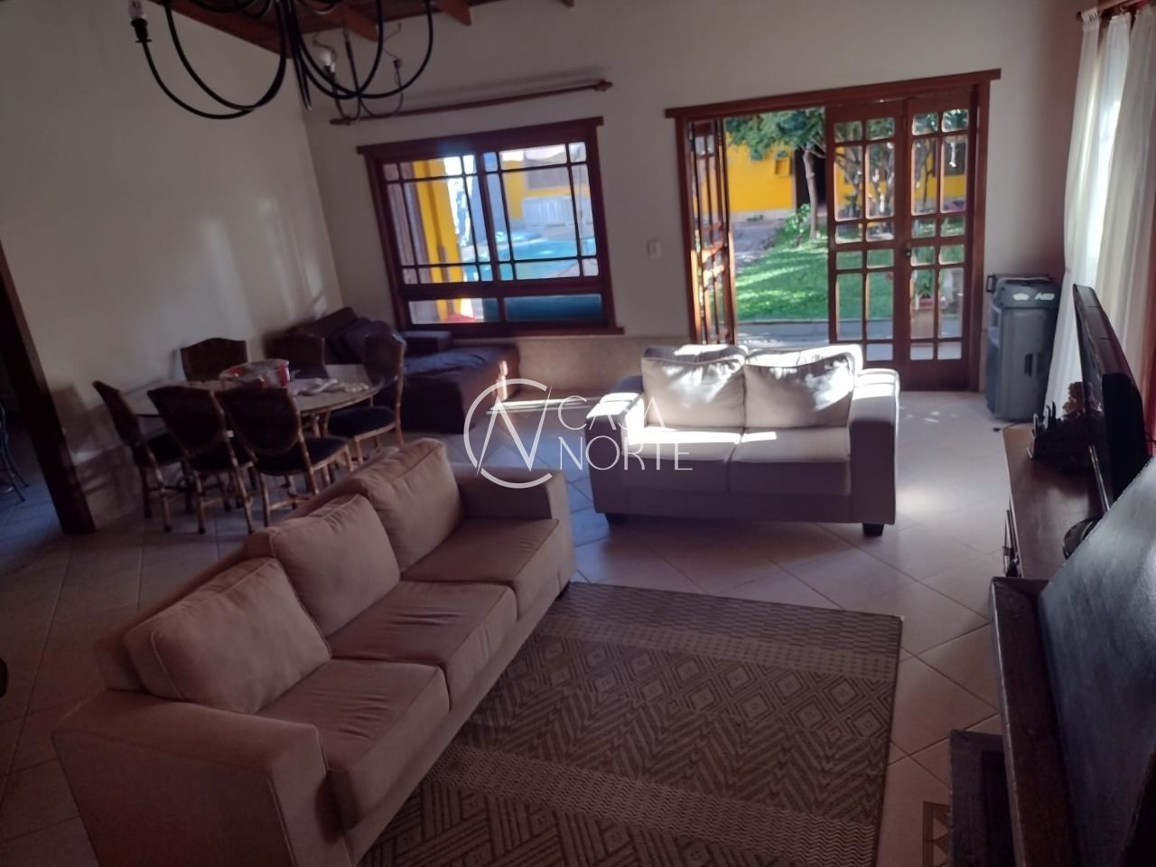 Casa à venda com 5 quartos, 693m², 3 suítes, 4 vagas, Rua Rodolpho Espinoza, no bairro Hípica em Porto Alegre