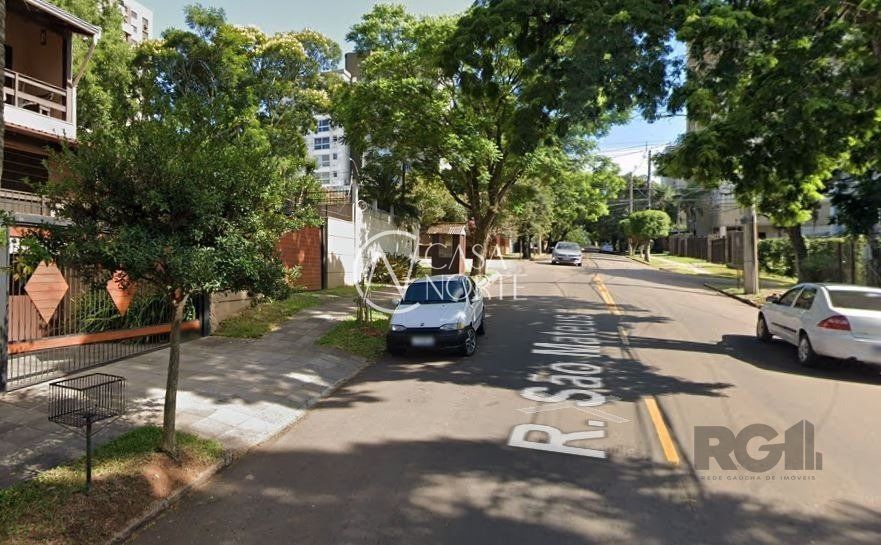 Casa à venda com 4 quartos, 211m², 2 vagas, Rua São Mateus no bairro Bom Jesus em Porto Alegre