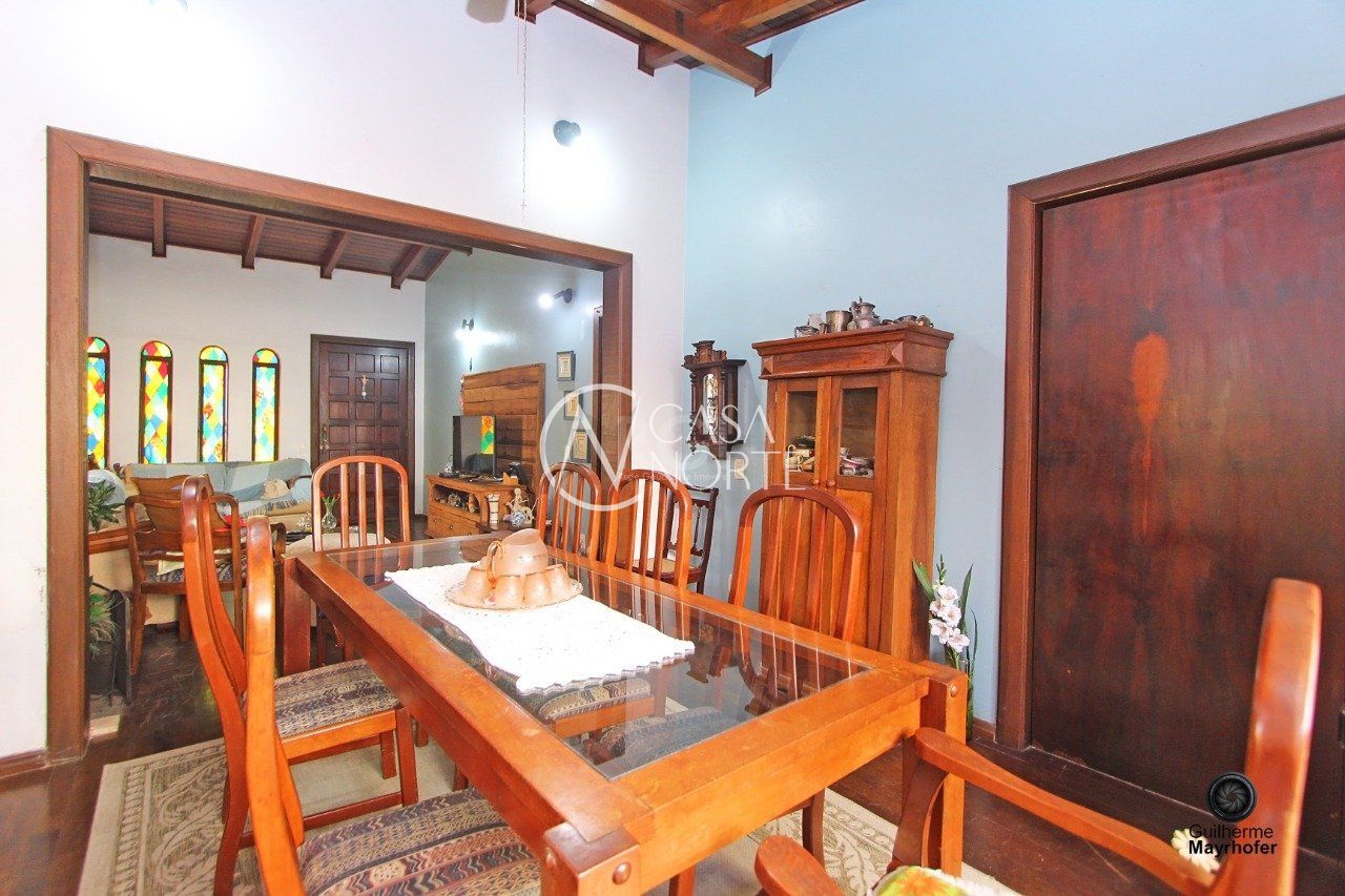 Casa à venda com 4 quartos, 249m², 1 suíte, 5 vagas, Rua Conselheiro Xavier da Costa no bairro Ipanema em Porto Alegre