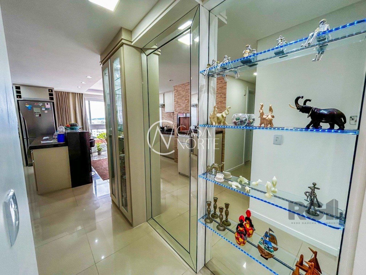 Apartamento à venda com 3 quartos, 95m², 1 suíte, 2 vagas, Rua Doutor Armando Barbedo no bairro Tristeza em Porto Alegre