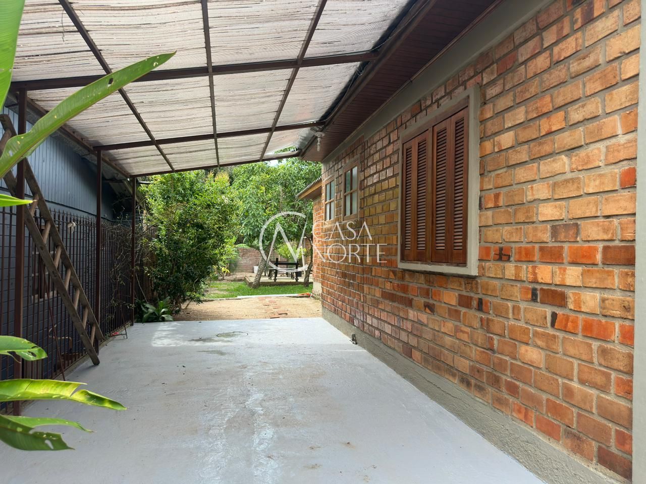 Casa à venda com 2 quartos, 109m², 2 suítes, 3 vagas, Rua Cinco no bairro Lami em Porto Alegre