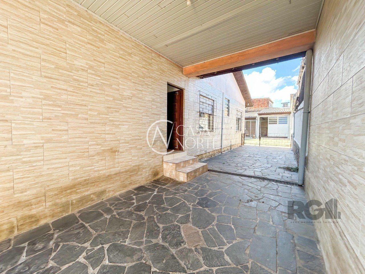 Casa à venda com 3 quartos, 114m², 3 vagas, Rua Gregorio Perez no bairro Cavalhada em Porto Alegre