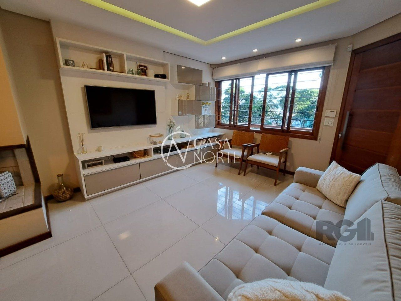 Casa de Condomínio à venda com 3 quartos, 196m², 1 suíte, 2 vagas, Rua Alcebiades Antônio dos Santos no bairro Nonoai em Porto Alegre