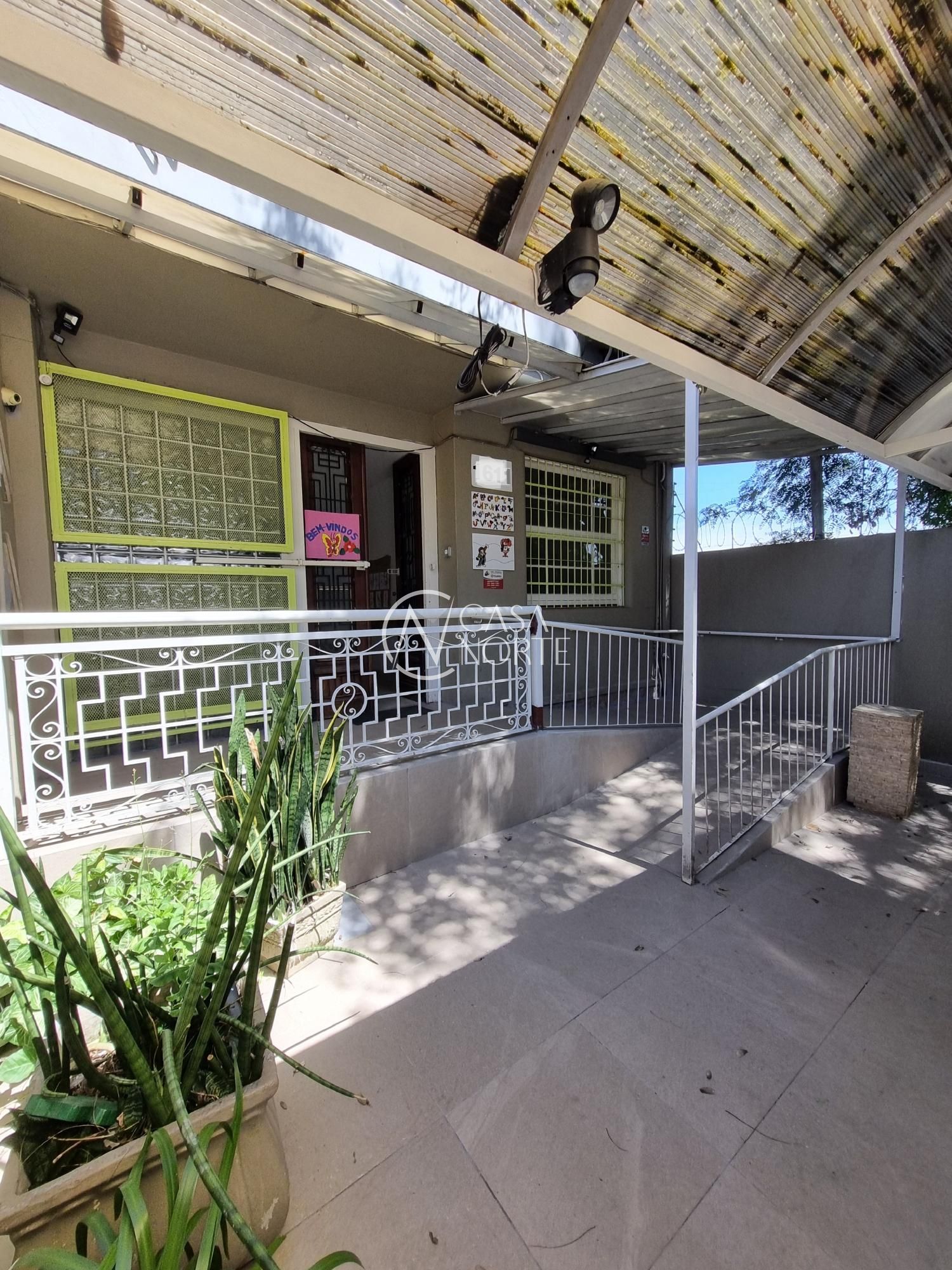 Casa Comercial à venda com 5 quartos com 396m², 1 vaga, Rua José de Alencar no bairro Menino Deus em Porto Alegre