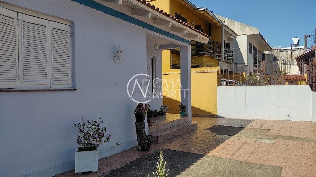 Casa à venda com 3 quartos, 100m², 3 vagas, Rua Doutor João Evangelista F. da Costa, no bairro Cavalhada em Porto Alegre