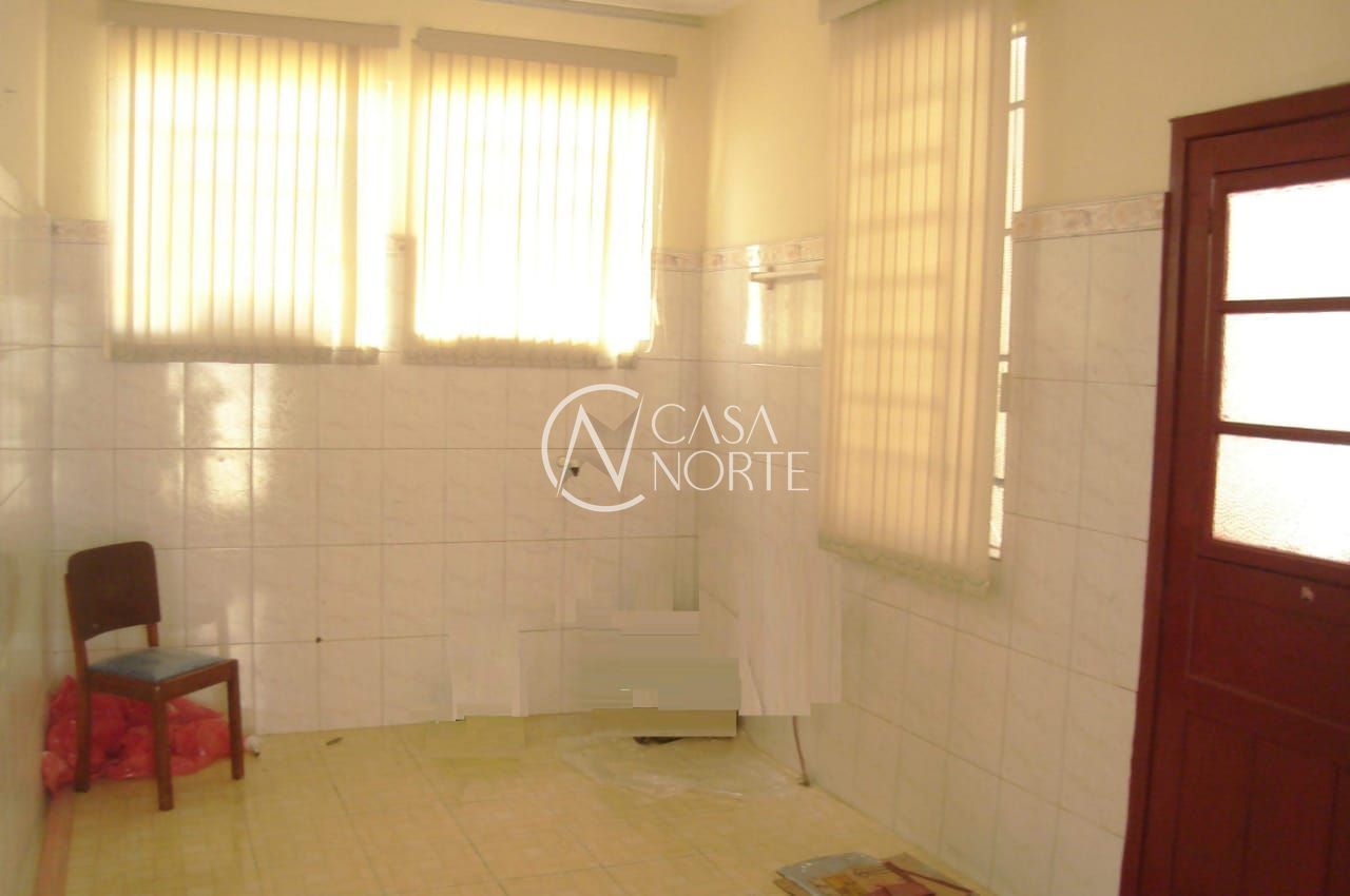 Casa à venda com 2 quartos, 124m², 2 vagas, Avenida Ipê no bairro Vila Jardim em Porto Alegre