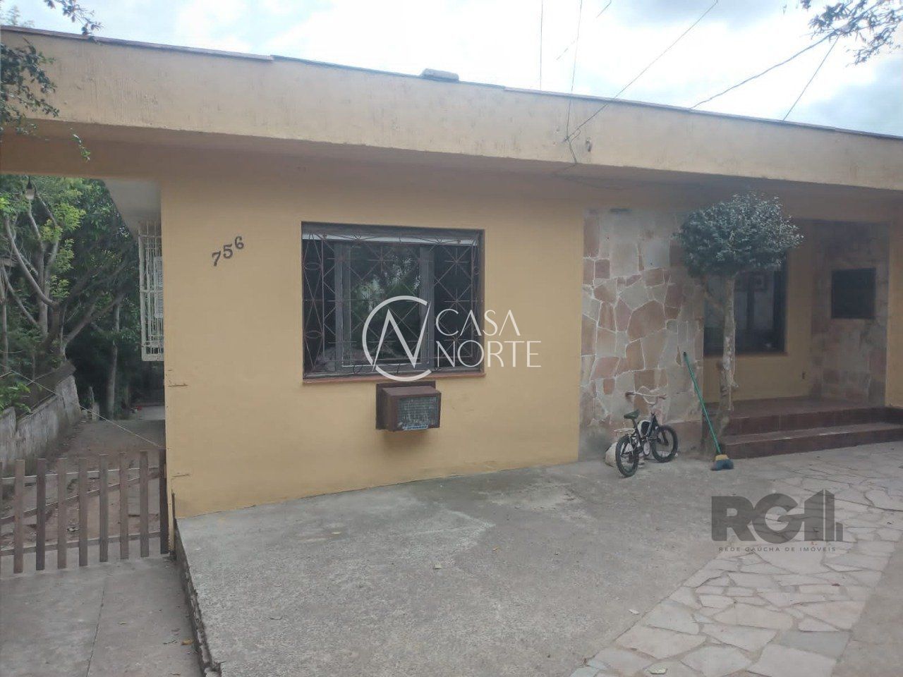 Casa à venda com 5 quartos, 0m², 4 vagas, Estrada Francisca de Oliveira Vieira no bairro Belém Novo em Porto Alegre