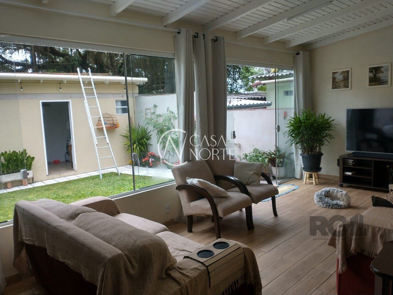 Casa à venda com 2 quartos, 155m², 1 suíte, 2 vagas, Rua Marajó no bairro Jardim Europa em Porto Alegre