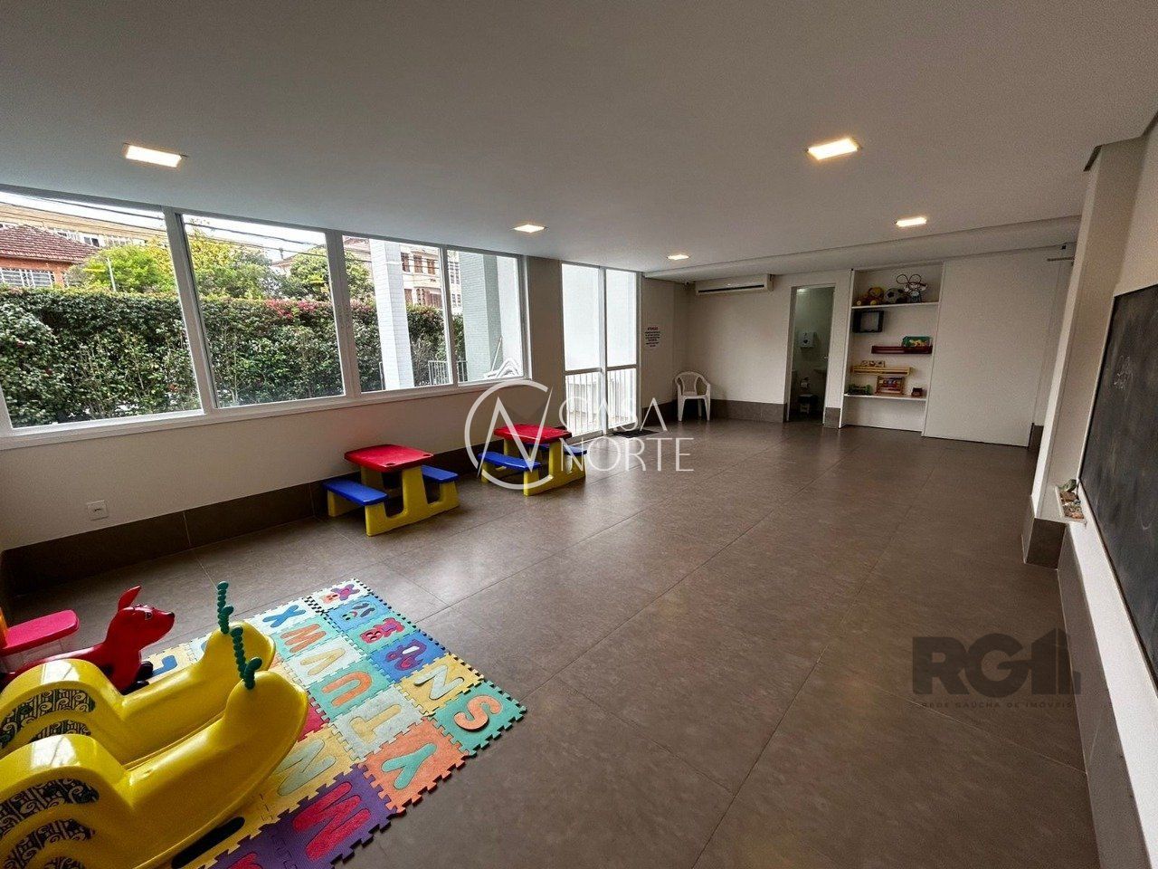 Apartamento à venda com 3 quartos, 110m², 3 suítes, 2 vagas, Rua Barão do Guaíba no bairro Menino Deus em Porto Alegre