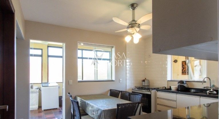 Casa Comercial à venda com 3 quartos, 200m², 3 vagas, Rua Doutor Barcelos no bairro Tristeza em Porto Alegre