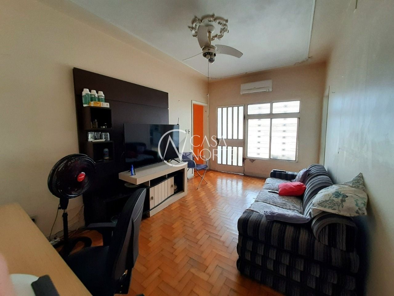 Casa à venda com 4 quartos, 300m², 5 vagas, Avenida Clemenciano Barnasque no bairro Teresópolis em Porto Alegre