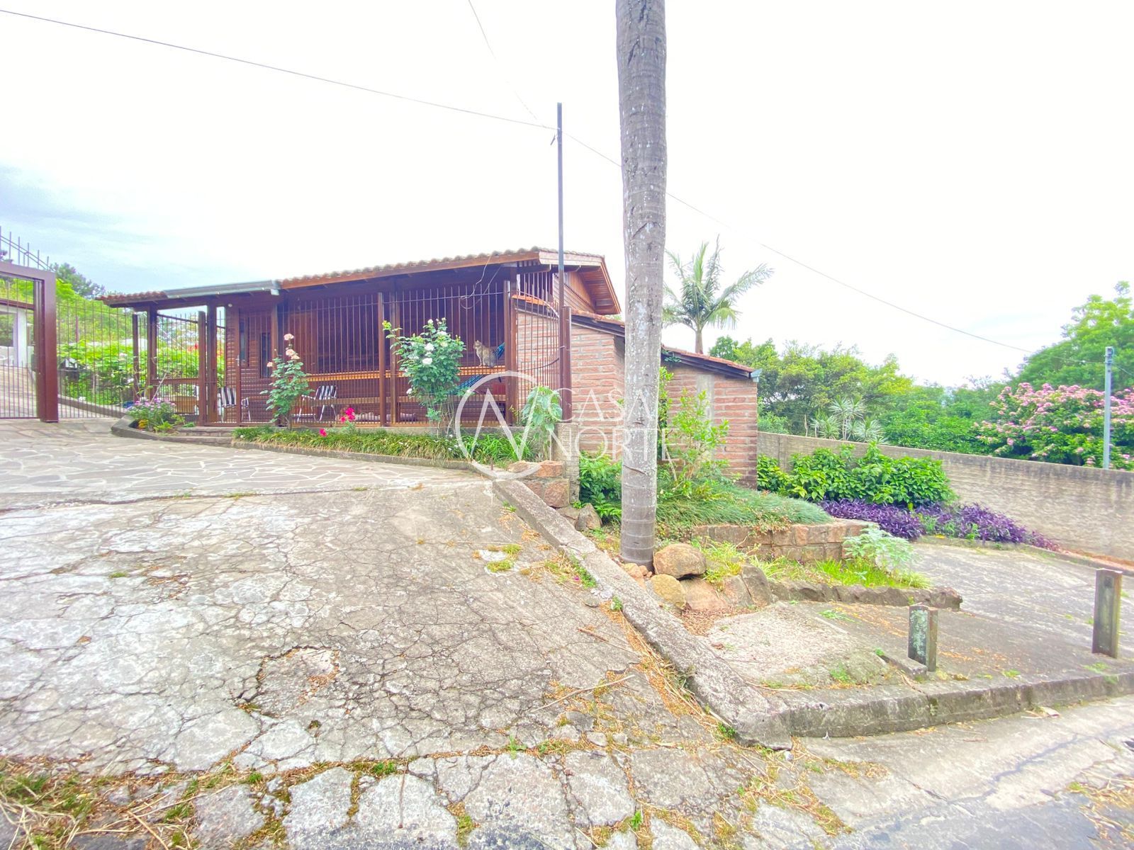 Casa à venda com 3 quartos, 134m², 2 vagas, Acesso Hélio Alves da Rocha no bairro Vila Nova em Porto Alegre