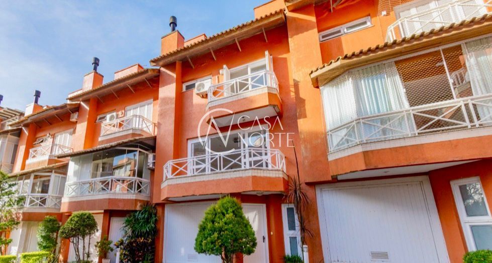 Casa de Condomínio à venda com 3 quartos, 248m², 3 suítes, 2 vagas, Avenida Guaíba no bairro Vila Assunção em Porto Alegre