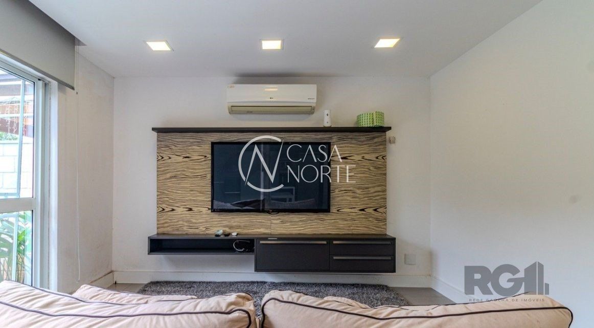 Casa de Condomínio à venda com 4 quartos, 200m², 2 suítes, 4 vagas, Rua Tocantins no bairro Lomba do Pinheiro em Porto Alegre