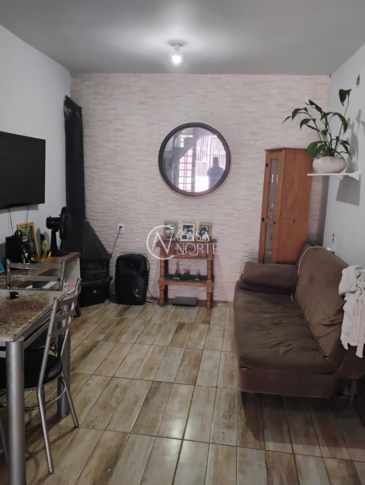 Casa à venda com 2 quartos, 70m², 1 vaga, Rua Orestes Pianta no bairro Camaquã em Porto Alegre