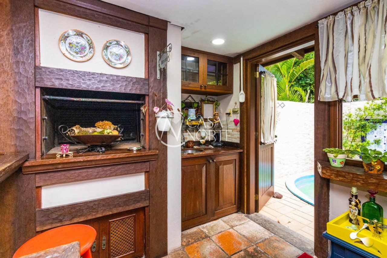 Casa de Condomínio à venda com 4 quartos, 231m², 3 suítes, 3 vagas, Rua Dea Coufal no bairro Ipanema em Porto Alegre