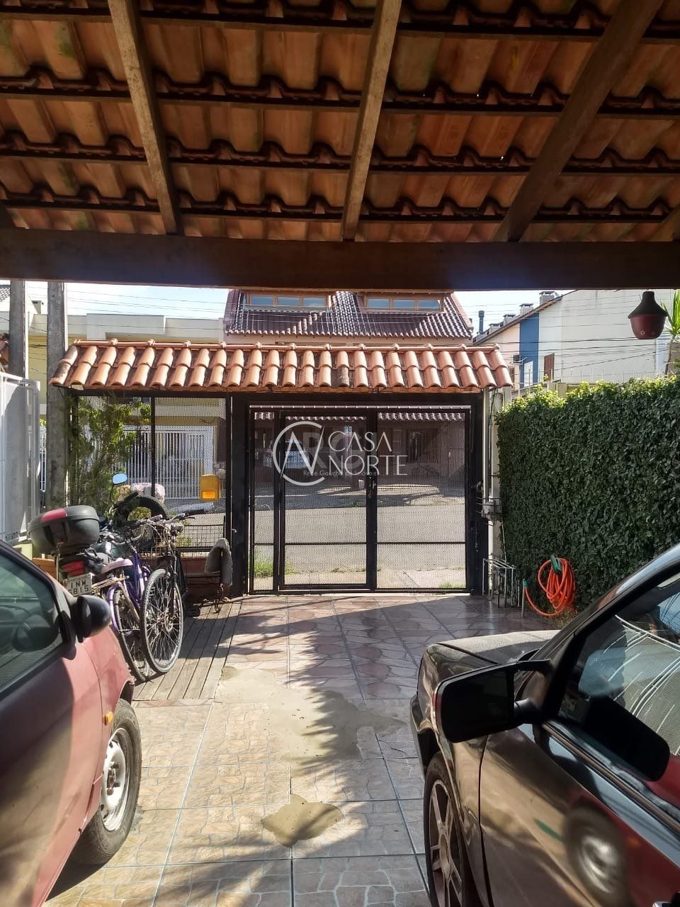 Casa à venda com 3 quartos, 90m², 2 vagas, Rua Padre Roberto Landell de Moura no bairro Hípica em Porto Alegre