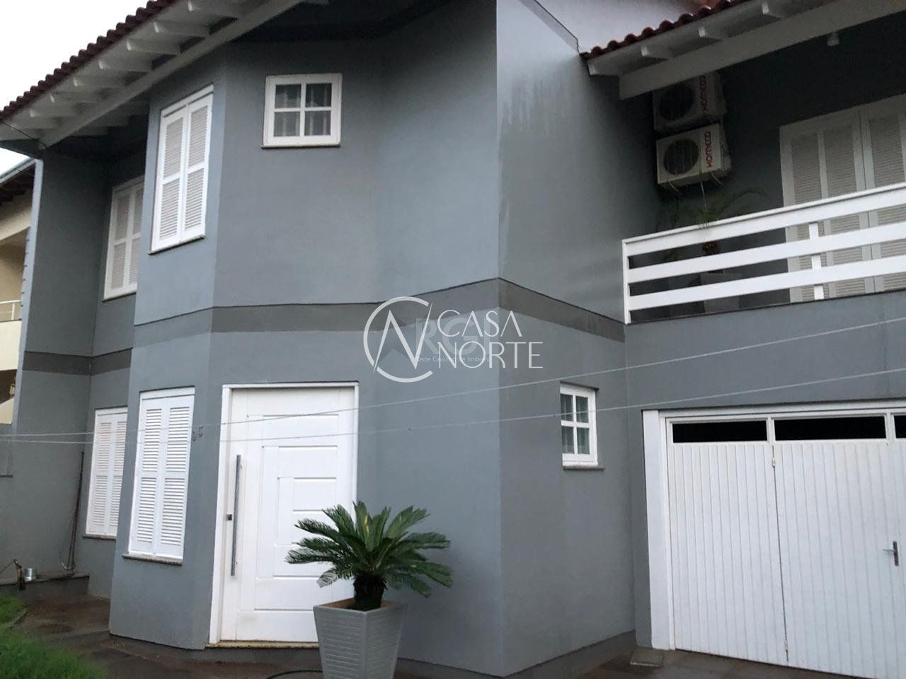 Casa à venda com 3 quartos, 210m², 1 suíte, 2 vagas, Rua Antônio Delapieve no bairro Mário Quintana em Porto Alegre