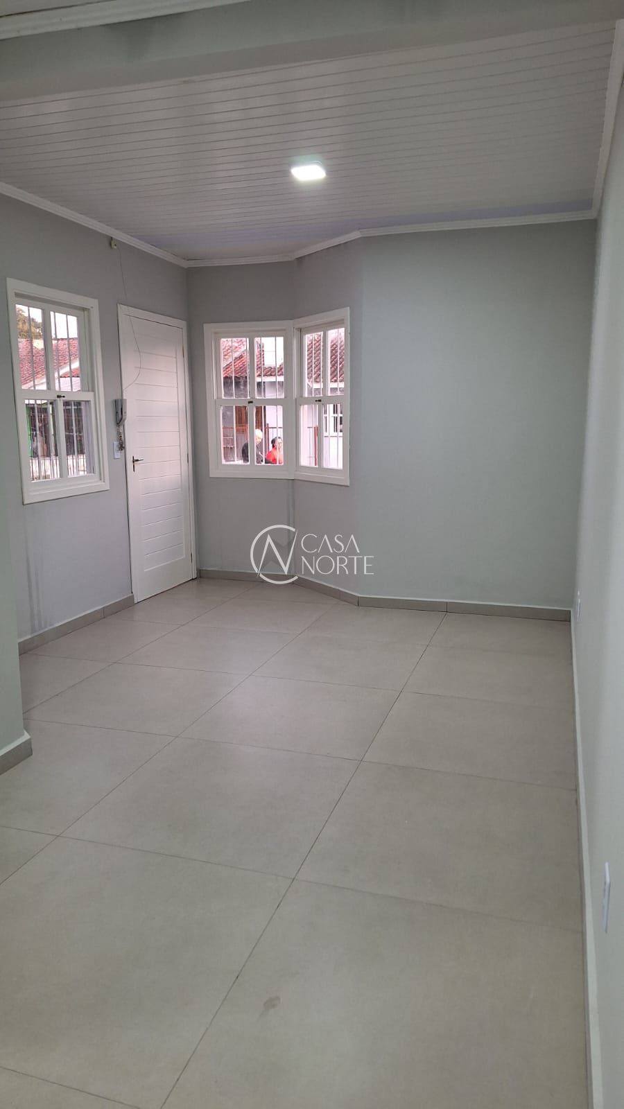 Casa de Condomínio à venda com 2 quartos, 48m², 2 vagas, Rua Capitão Pedroso no bairro Restinga em Porto Alegre