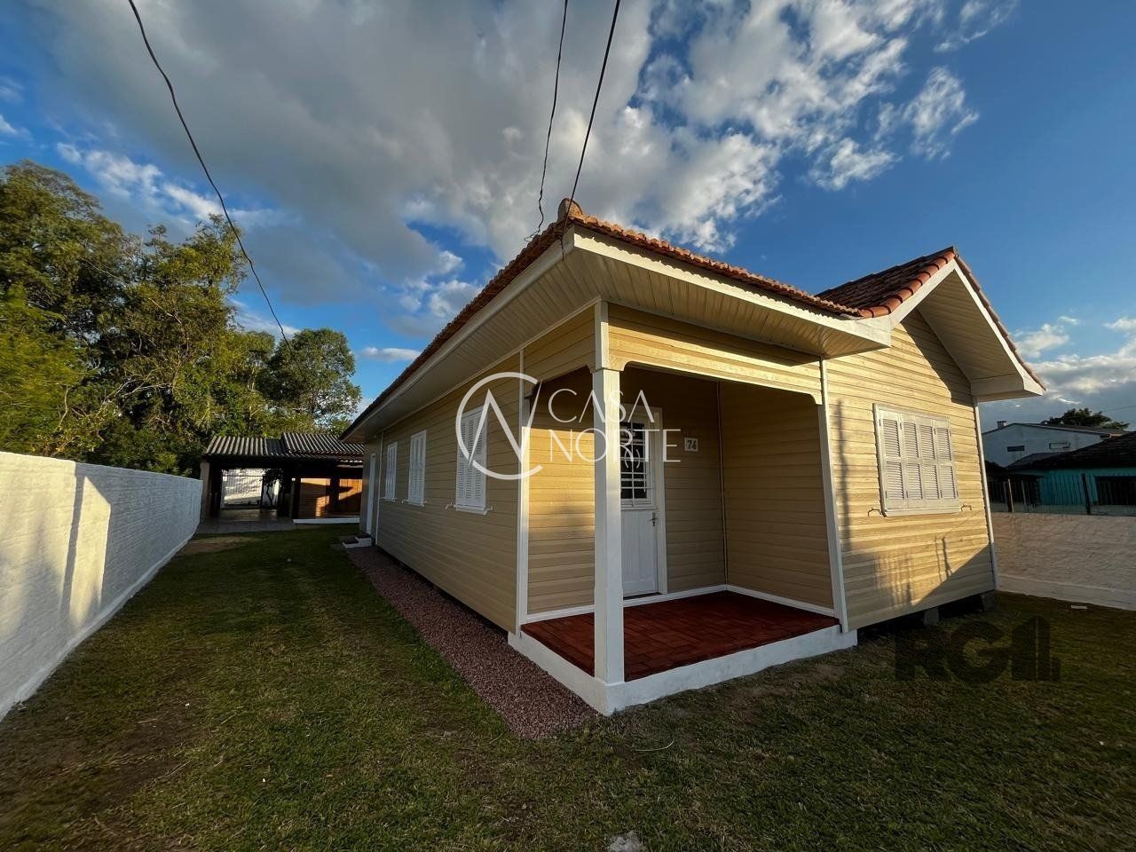 Casa à venda com 3 quartos, 256m², 1 suíte, 5 vagas, Rua Lauro Motta Duarte no bairro Belém Novo em Porto Alegre