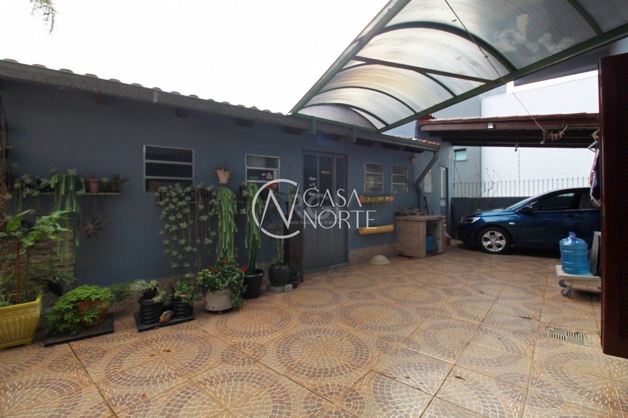 Casa à venda com 3 quartos, 339m², 1 suíte, 2 vagas, Rua Amapa no bairro Vila Nova em Porto Alegre